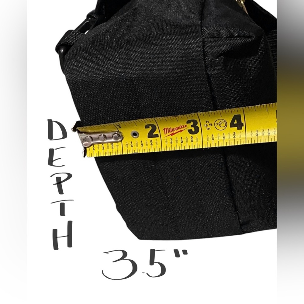 PUMA ~ Unisex Adult Sling Bag
Black & Gold
11” x 6” x 3.5” - Picture 10 of 11